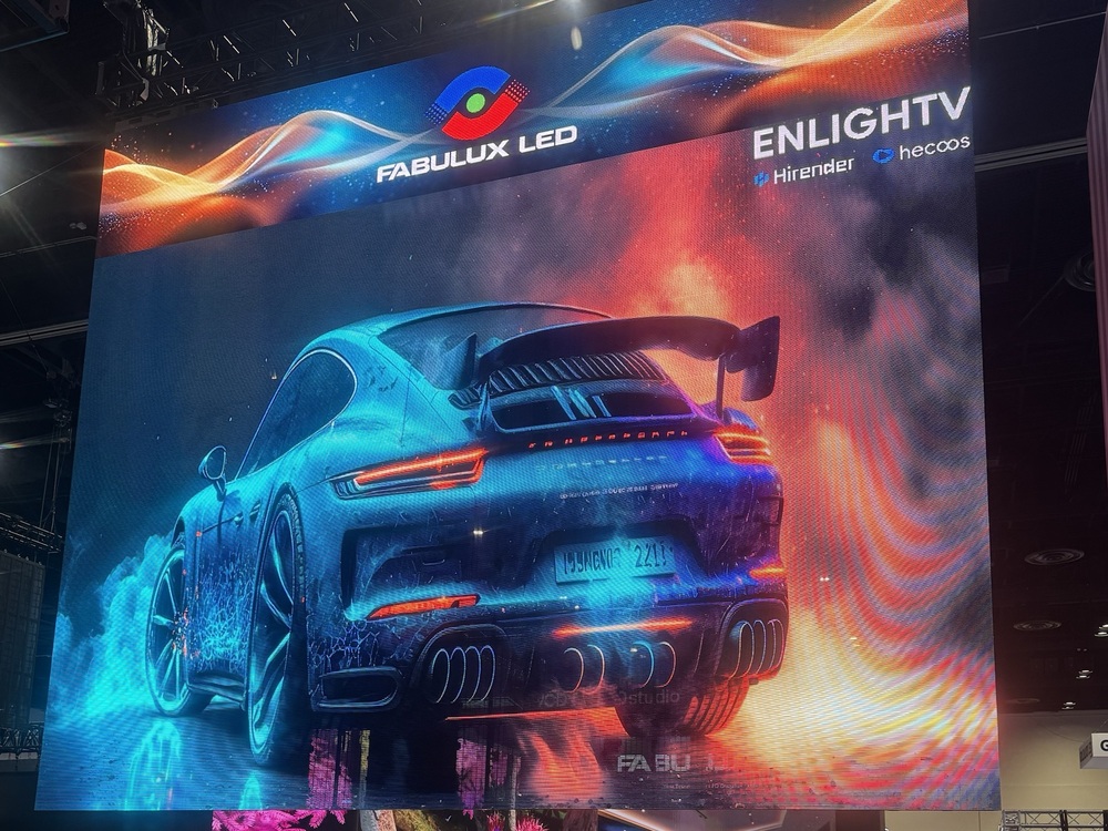 領(lǐng)燦InfoComm US 2025透明LED顯示屏Galaxy系列